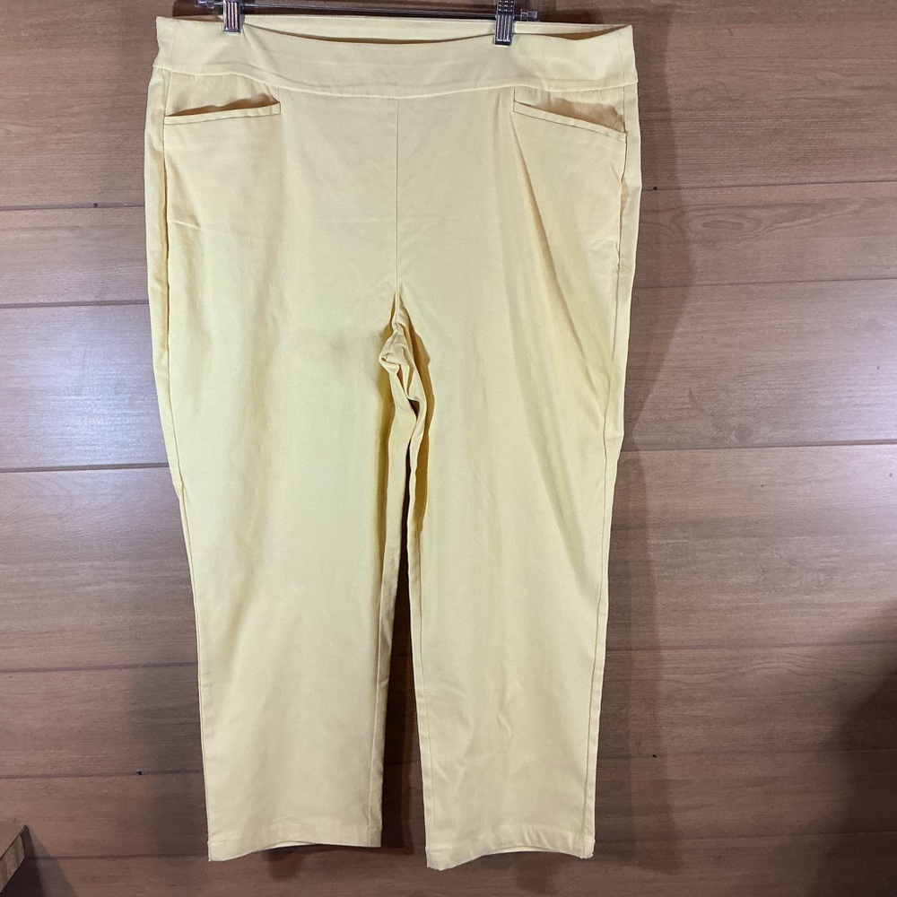 Chico's Size 3 women’s 16 Yellow Pants Cropped with Tummy Control Panel